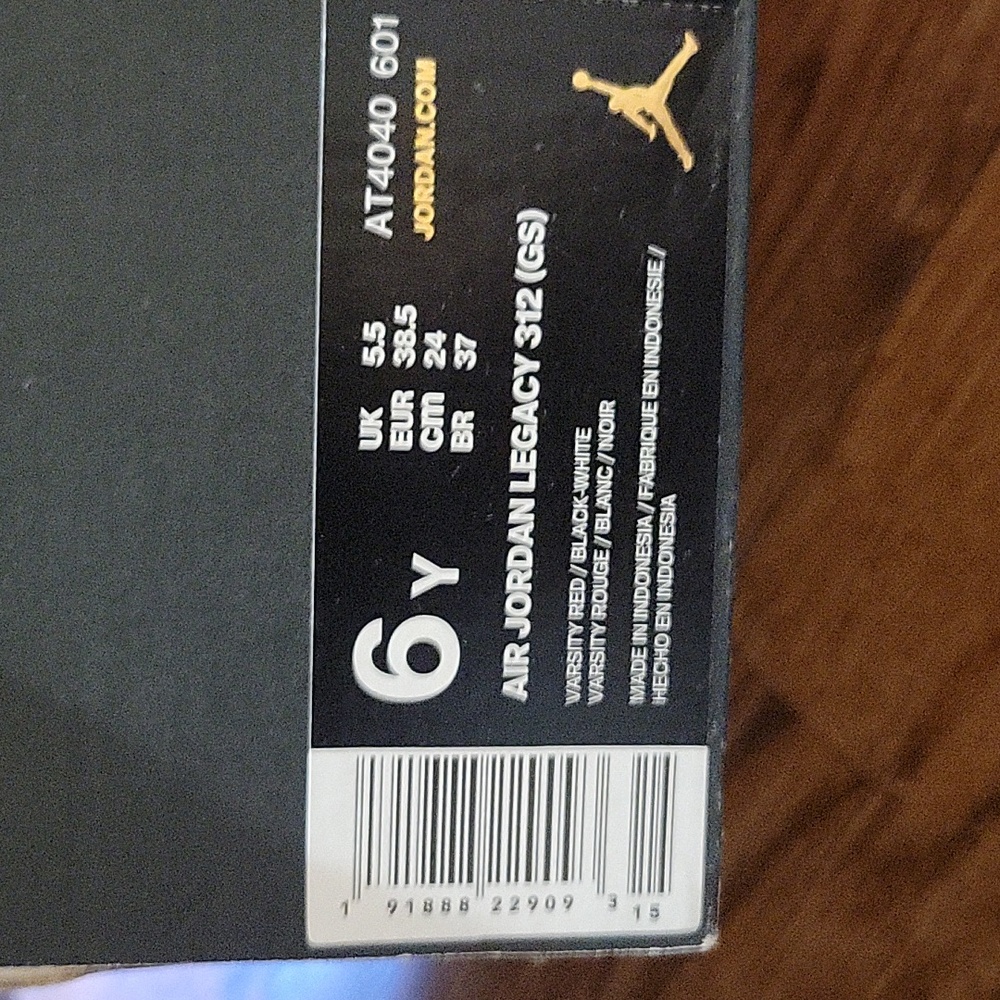Air Jordan Legacy 312 (GS) with additional black laces
